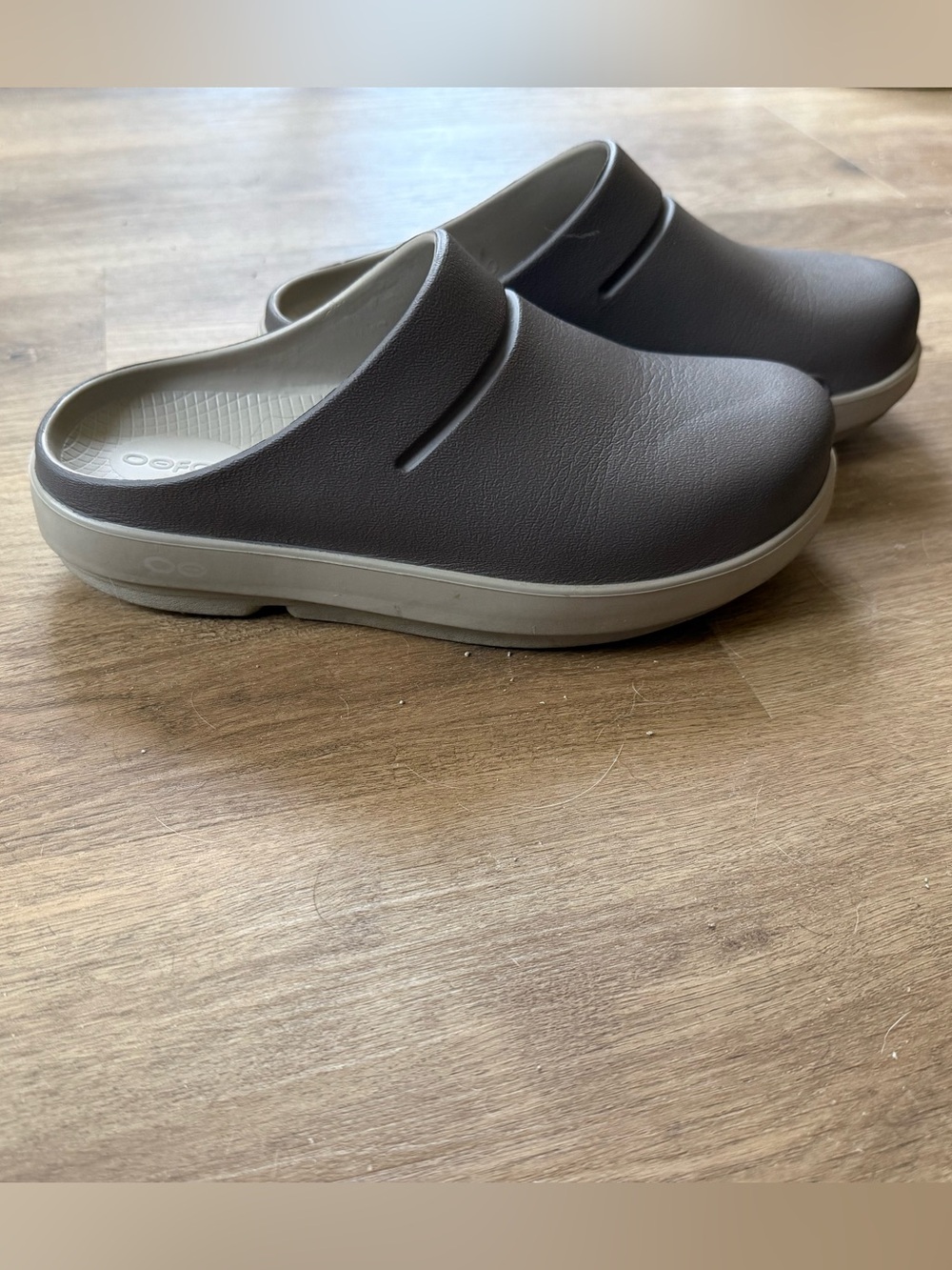 Oofos - Women’s size 6